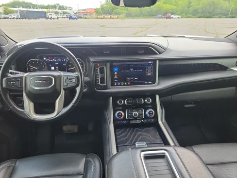 Used 2021 GMC Yukon XL Denali w/ Denali Premium Package AWD/4WD image 19