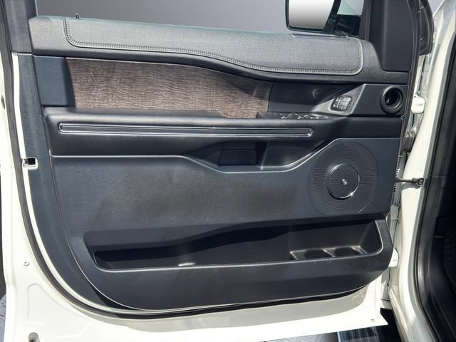 Used 2021 Ford Expedition Limited AWD/4WD image 13