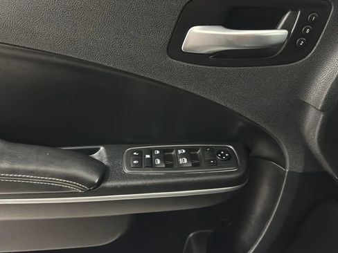 Used 2020 Dodge Charger SXT w/ Leather Interior Group RWD image 16