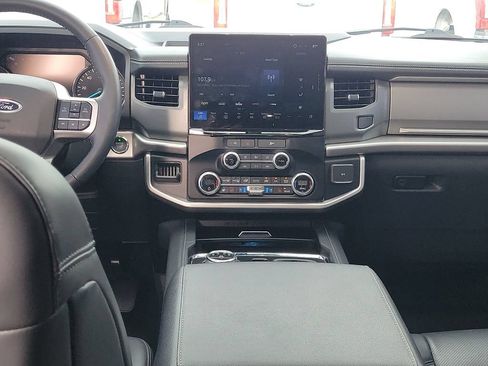 Used 2024 Ford Expedition XLT RWD image 17
