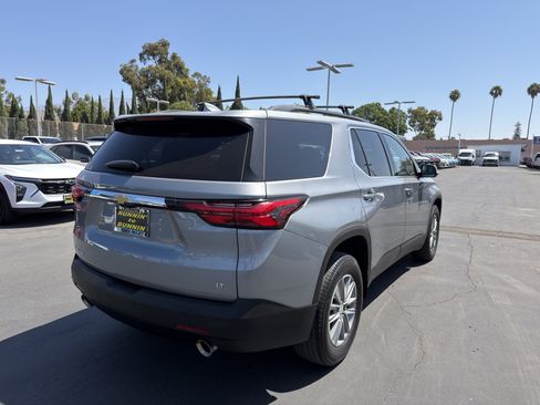 Used 2023 Chevrolet Traverse LT FWD image 8