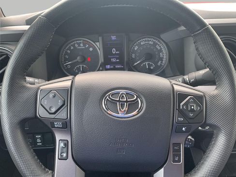 Used 2022 Toyota Tacoma TRD Sport AWD/4WD image 9