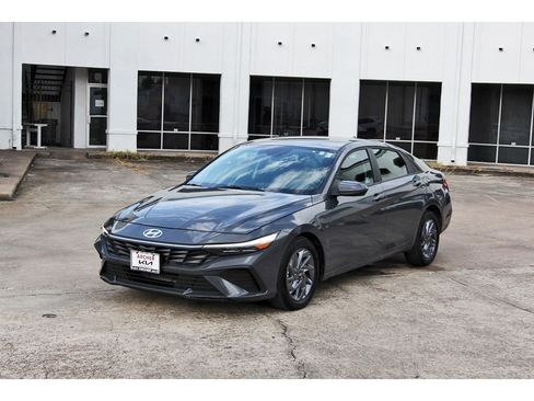 Used 2024 Hyundai Elantra SEL FWD image 7