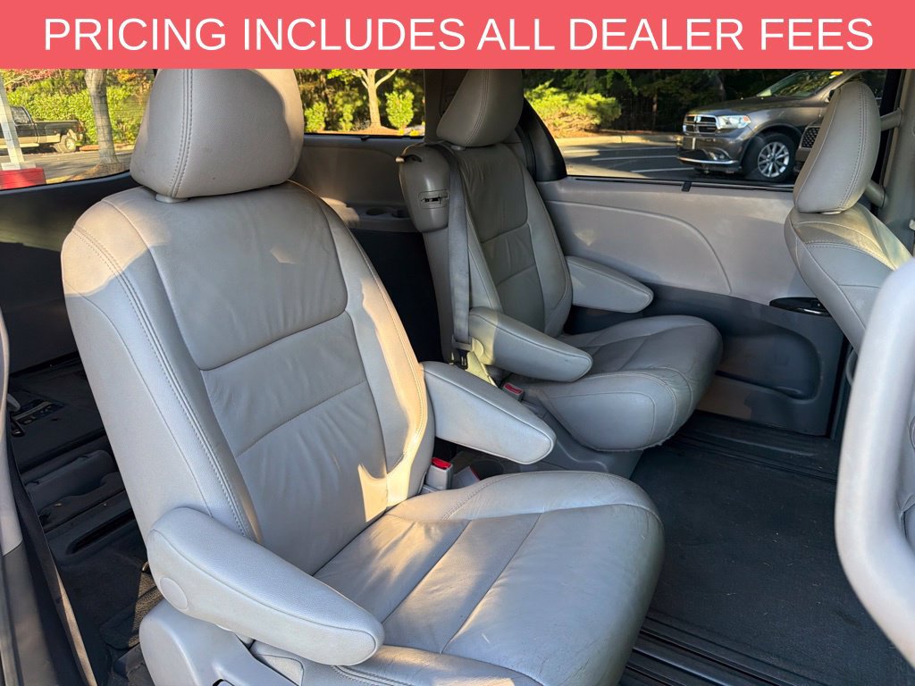 Used 2016 Toyota Sienna XLE Premium FWD image 11