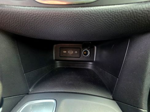 Used 2020 Chevrolet Equinox LT FWD image 31