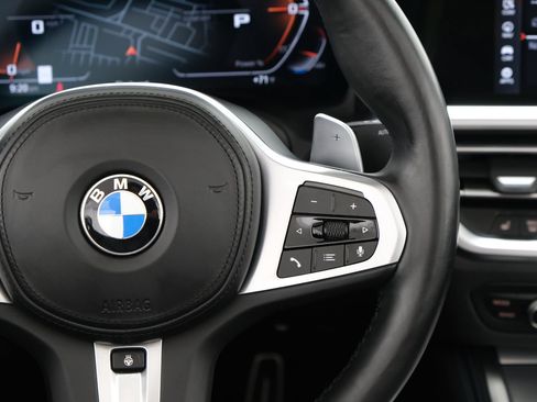 Used 2022 BMW M440i Convertible RWD image 16