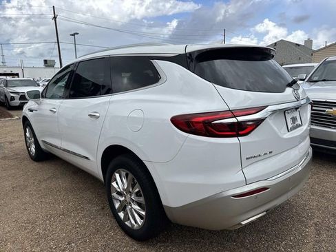 Used 2020 Buick Enclave Essence w/ Sound and Sites Package image 9