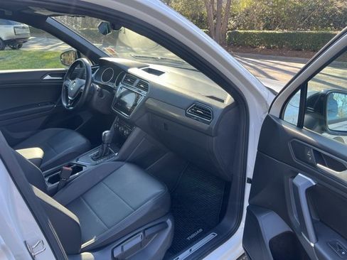 Used 2020 Volkswagen Tiguan SE R-Line image 10