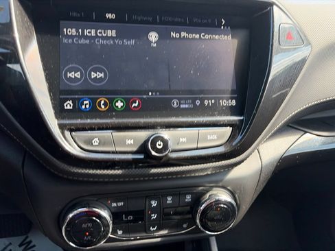 Used 2021 Chevrolet TrailBlazer ACTIV w/ Technology Package FWD image 26