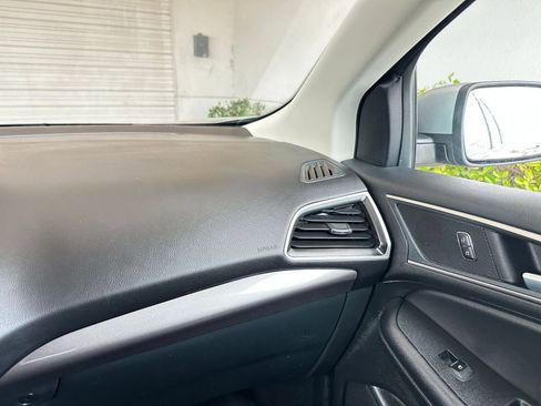 Used 2024 Ford Edge SEL image 35