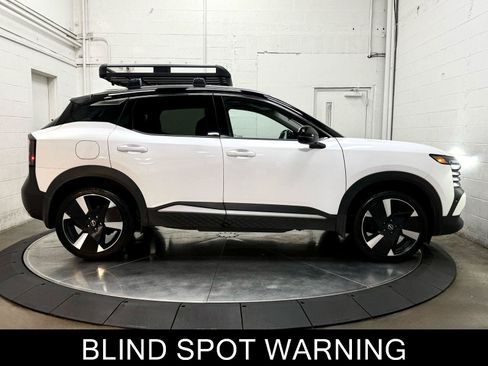 Used 2025 Nissan Kicks SR w/ SR Premium Package AWD/4WD image 11