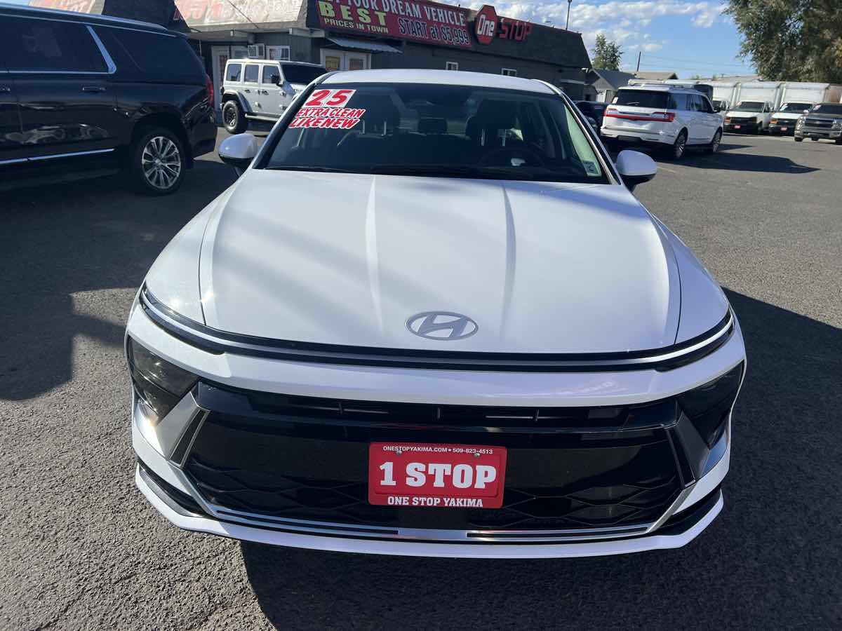 Used 2025 Hyundai Sonata SEL FWD image 2