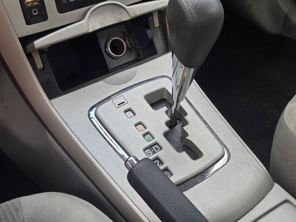 Used 2013 Toyota Corolla LE FWD image 23