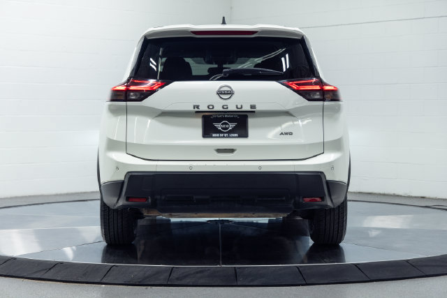 Used 2024 Nissan Rogue S AWD/4WD image 7