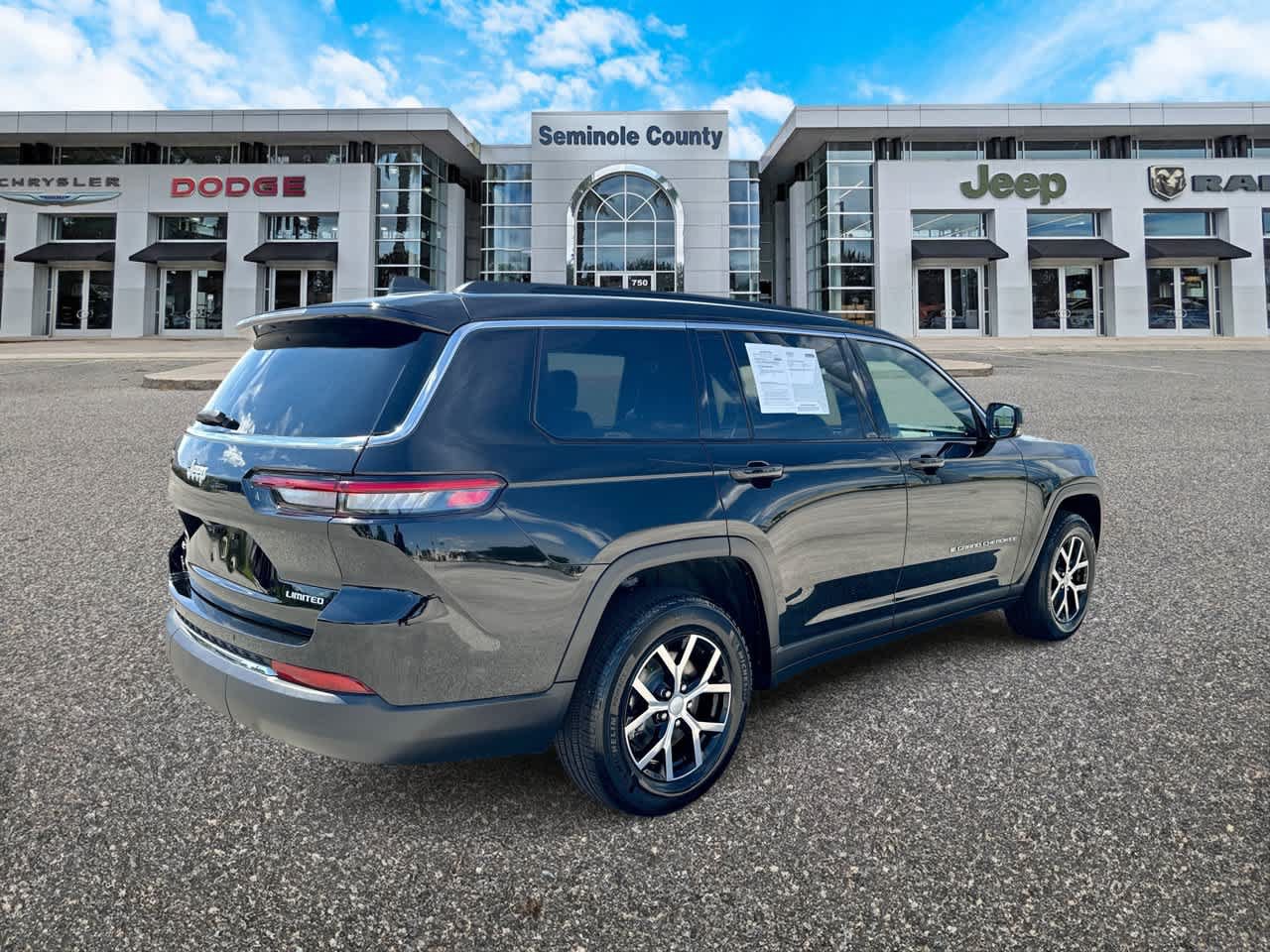 Certified 2024 Jeep Grand Cherokee L Limited w/ Trailer Tow Package AWD/4WD image 7