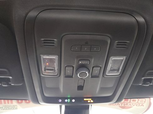 Used 2022 Chevrolet Suburban Premier image 30