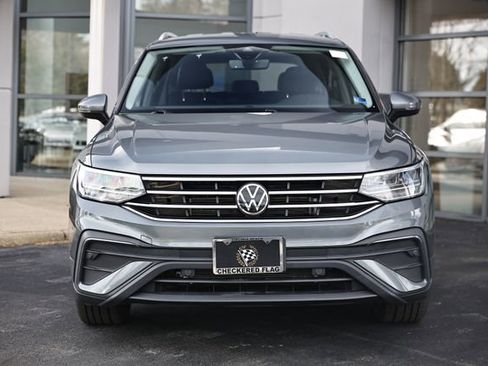 Used 2022 Volkswagen Tiguan SE image 13