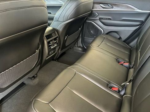 New 2026 Jeep Grand Cherokee Limited image 9