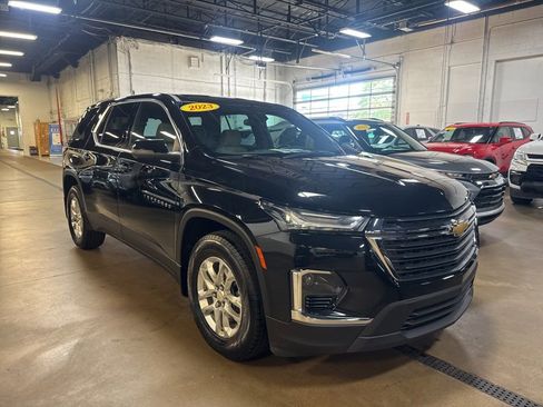 Used 2023 Chevrolet Traverse LS FWD image 4