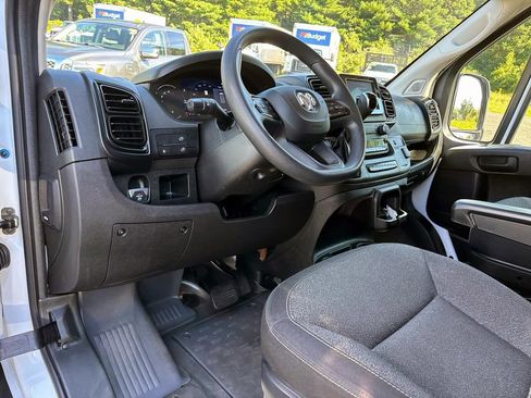 Used 2025 RAM ProMaster 2500 w/ U-Haul Equipment Group FWD image 12