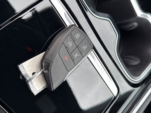 Used 2025 Chevrolet Traverse Z71 w/ LPO, Floor Liner Package image 32