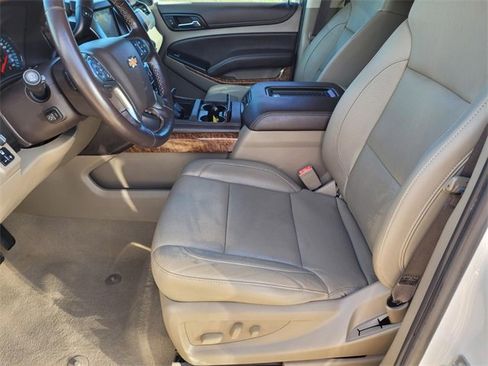 Used 2019 Chevrolet Suburban Premier image 15