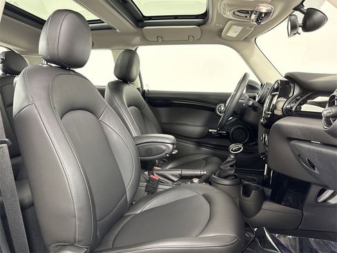 Used 2019 MINI Cooper 2-Door Hardtop image 23