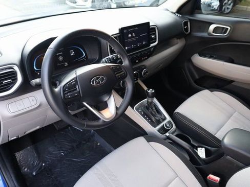 Used 2025 Hyundai Venue SEL image 12