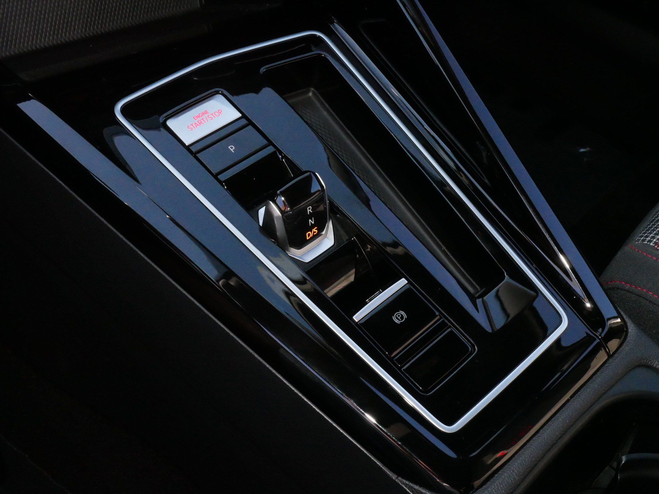 Certified 2024 Volkswagen GTI SE FWD image 20