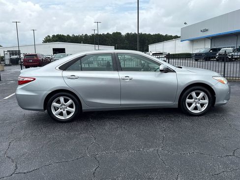 Used 2017 Toyota Camry LE FWD image 5