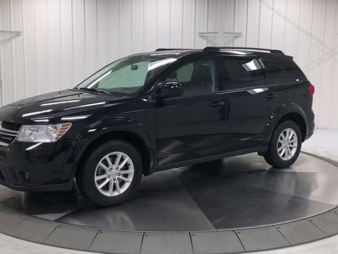 Used 2017 Dodge Journey SXT w/ Comfort/Convenience Group FWD image 4