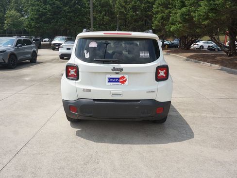 Used 2021 Jeep Renegade Latitude FWD image 20