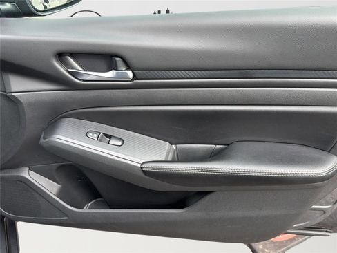 Used 2024 Nissan Altima 2.5 SV image 32