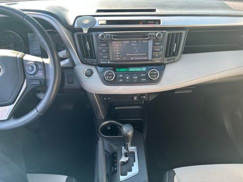 Used 2018 Toyota RAV4 XLE image 18