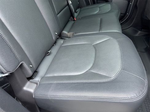 Used 2024 Land Rover Defender 110 X-Dynamic SE image 54