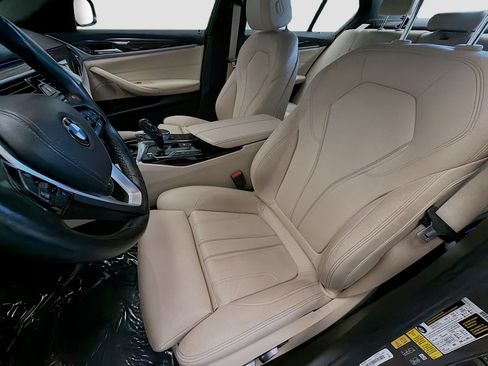 Used 2019 BMW 530e w/ Luxury Package RWD image 11