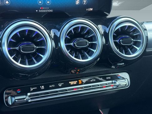 Used 2022 Mercedes-Benz GLB 250 image 25