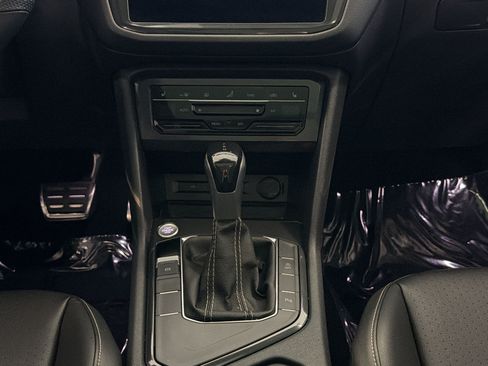 Used 2023 Volkswagen Tiguan SE R-Line FWD image 17