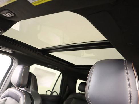 New 2026 Lincoln Navigator L Black Label AWD/4WD image 15