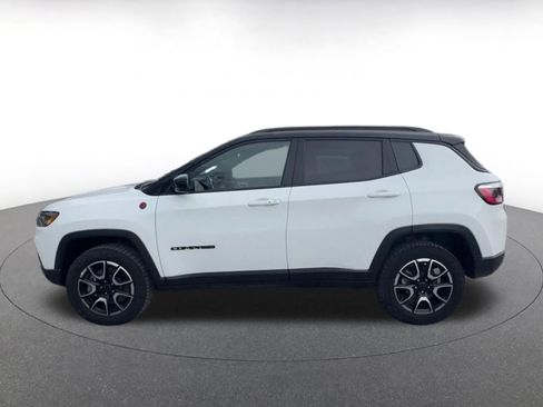 Used 2025 Jeep Compass Trailhawk image 9