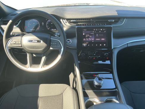 New 2025 Jeep Grand Cherokee Laredo w/ Luxury Tech Group I image 11