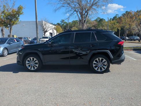 Used 2021 Toyota RAV4 XLE Premium image 8