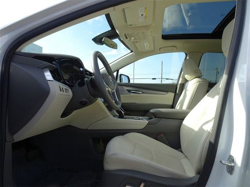 Certified 2024 Cadillac XT5 Premium Luxury w/ LPO, Floor Liner Package image 11