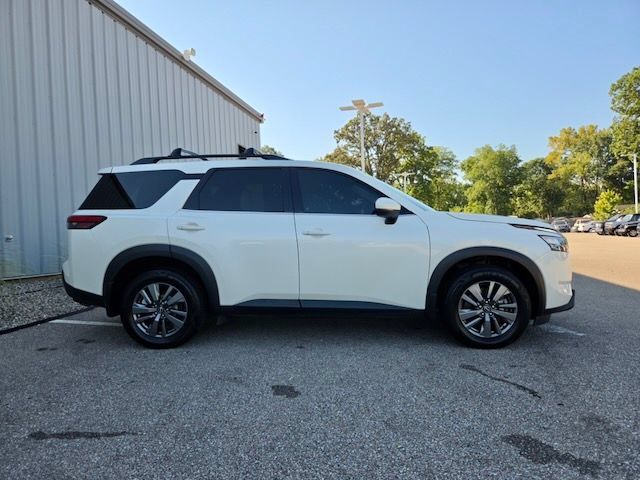 Used 2023 Nissan Pathfinder SV AWD/4WD image 7