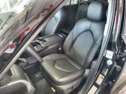 Used 2025 Toyota Grand Highlander AWD image 11