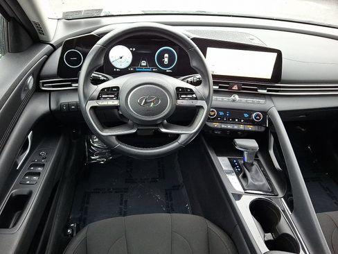 Certified 2023 Hyundai Elantra SEL w/ Convenience Package image 11