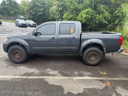 Used 2015 Nissan Frontier SV w/ SV Value Truck Package AWD/4WD image 7
