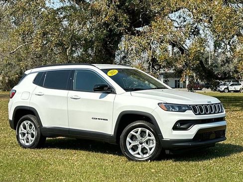 New 2025 Jeep Compass Latitude image 10