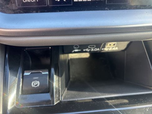 Used 2024 Subaru Outback Premium AWD/4WD image 21