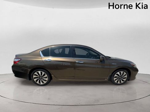 Used 2017 Honda Accord Touring image 3